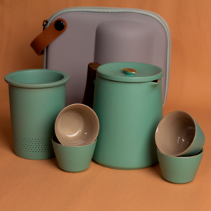 Tetera con infusor y cuencos